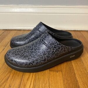 OOFOS OOmg Clog Shoes Womens Size 10 Gray Leopard Animal Print Comfort Slip On